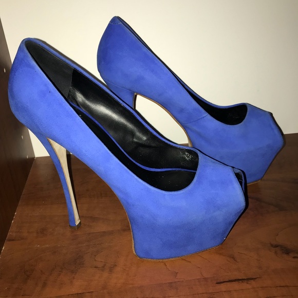 Authentic Giuseppe Platform w/ Peep Toe - Picture 2 of 3